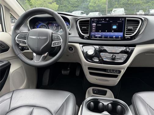 Bright White Clearcoat 2023 Chrysler Pacifica Touring L