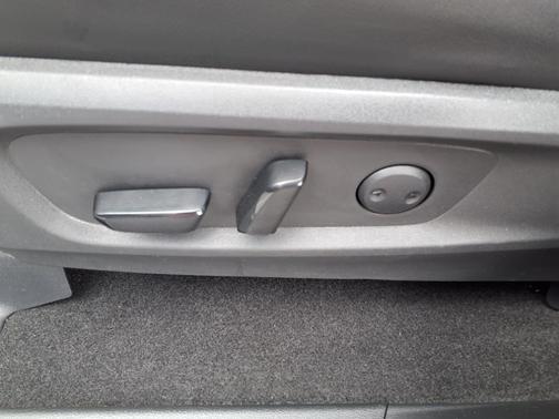 2023 Nissan Pathfinder SL FWD
