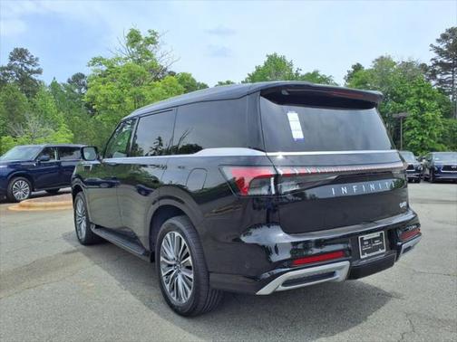 2025 INFINITI QX80 Luxe