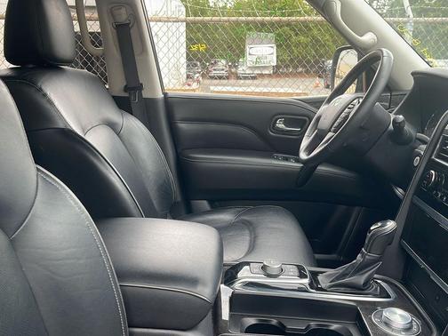 2023 INFINITI QX80 Luxe
