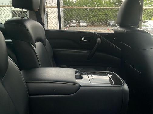 2023 INFINITI QX80 Luxe