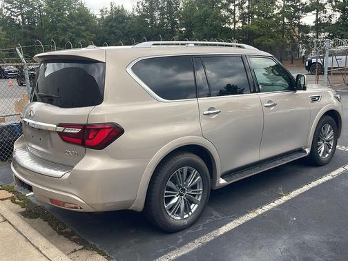 2023 INFINITI QX80 Luxe