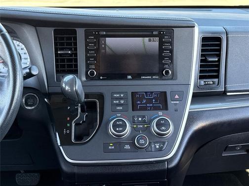2020 Toyota Sienna SE