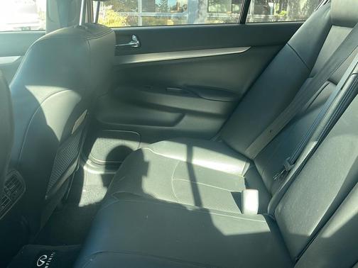 2012 INFINITI G37 Journey