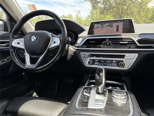 Black Sapphire Metallic 2020 BMW 740 xDrive