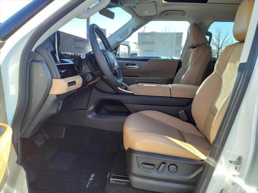 2025 INFINITI QX80 Luxe
