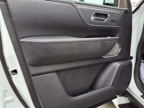 2025 INFINITI QX80 SENSORY AWD