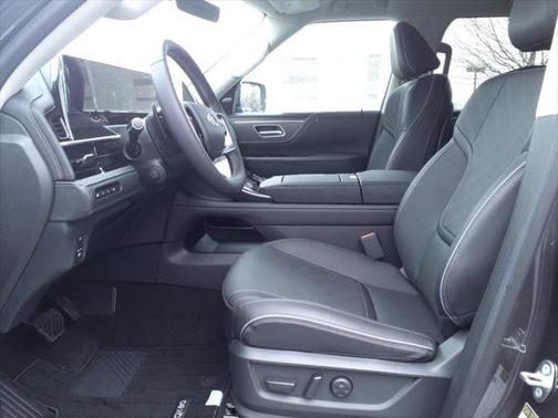2025 INFINITI QX80 Luxe