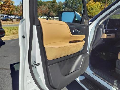 2025 INFINITI QX80 SENSORY AWD