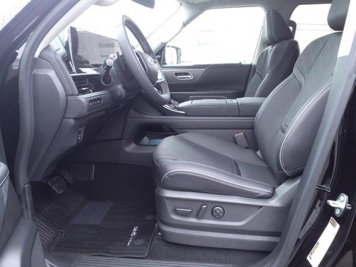 2025 INFINITI QX80 Luxe