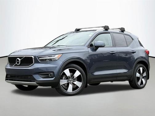 2022 Volvo XC40 T5 Momentum