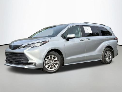 2022 Toyota Sienna XLE