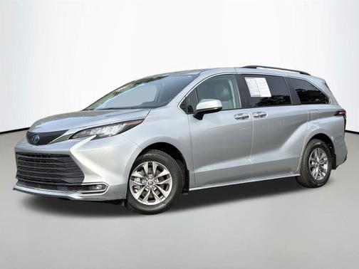 2022 Toyota Sienna XLE