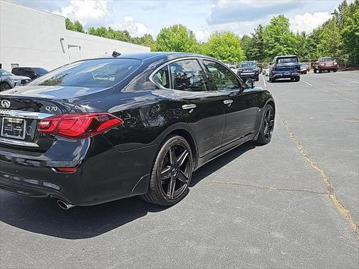 2016 INFINITI Q70 3.7