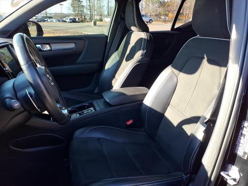 2019 Volvo XC40 T5 R-Design