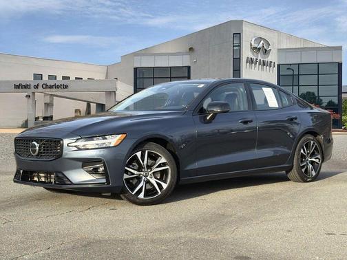 2024 Volvo S60 B5 Core Dark Theme