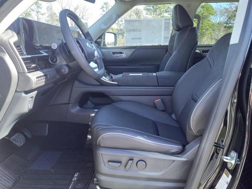 2025 INFINITI QX80 Luxe