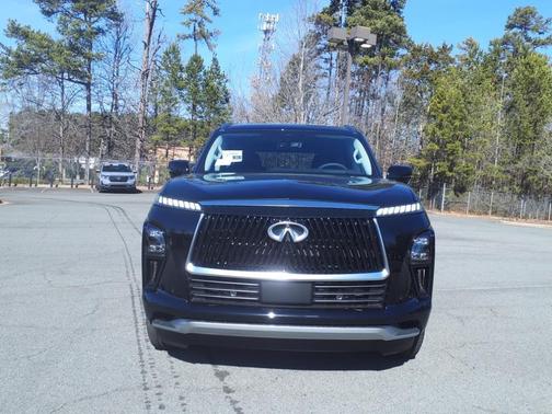 2025 INFINITI QX80 Luxe