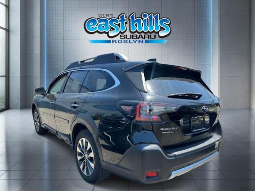 Crystal Black Silica 2023 Subaru Outback Touring