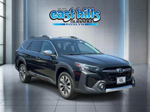 Crystal Black Silica 2023 Subaru Outback Touring