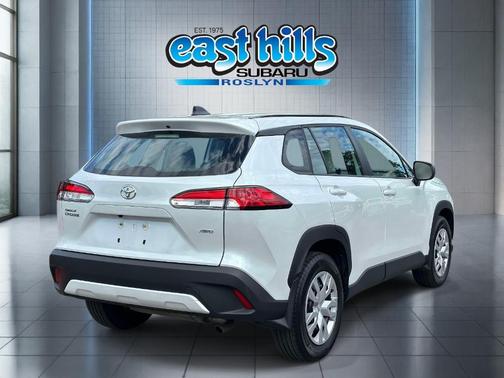 Pearl 2023 Toyota Corolla Cross L