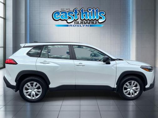 Pearl 2023 Toyota Corolla Cross L