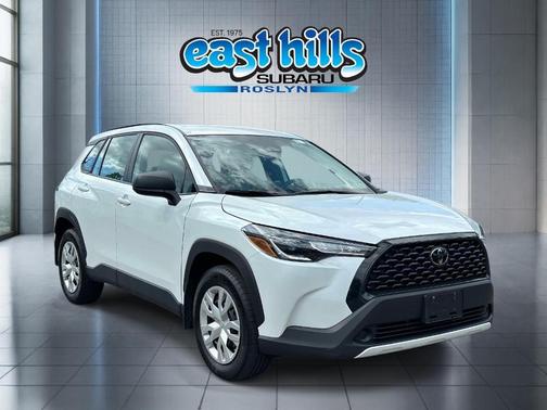 Pearl 2023 Toyota Corolla Cross L