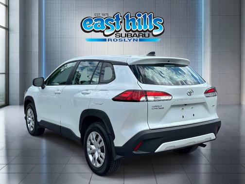 Pearl 2023 Toyota Corolla Cross L