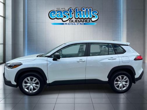 Pearl 2023 Toyota Corolla Cross L
