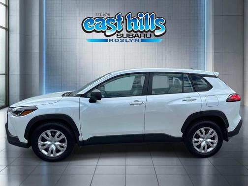 Pearl 2023 Toyota Corolla Cross L
