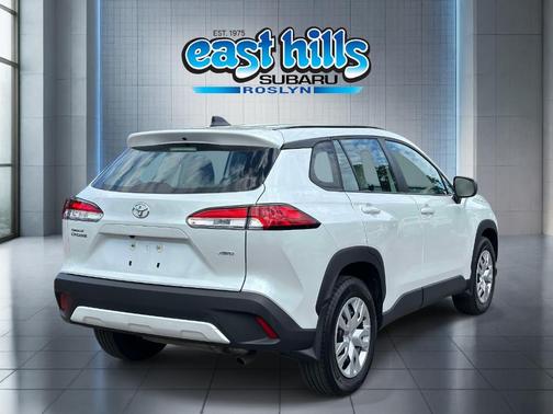 Pearl 2023 Toyota Corolla Cross L