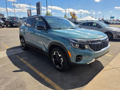 Blue / Black 2025 Kia Seltos S