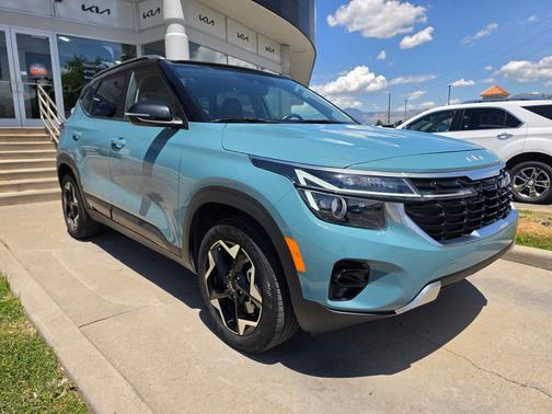 Blue / Black 2025 Kia Seltos S
