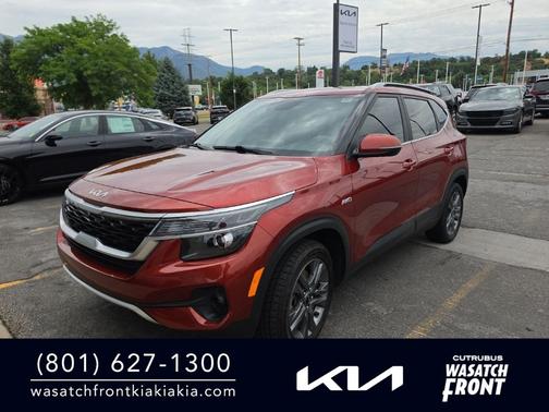 Orange 2022 Kia Seltos S
