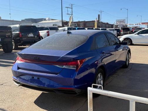 2022 Hyundai ELANTRA SE