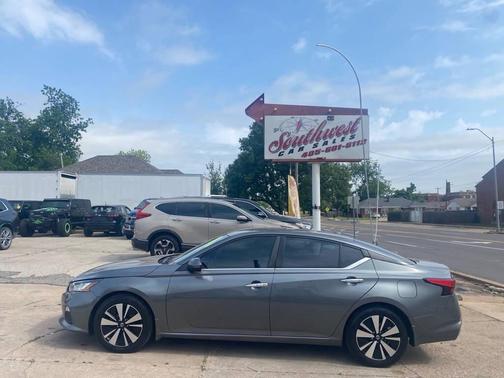 Brilliant Silver Metallic 2021 Nissan Altima 2.5 SV