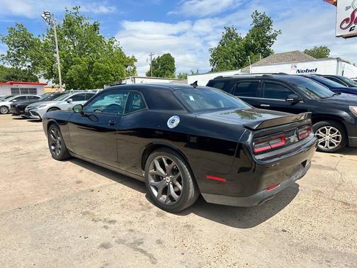 Pitch Black Clearcoat 2018 Dodge Challenger SXT