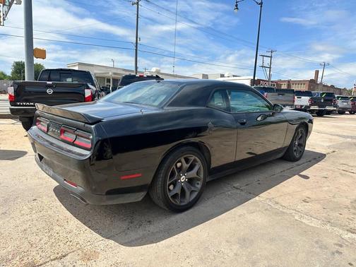 Pitch Black Clearcoat 2018 Dodge Challenger SXT