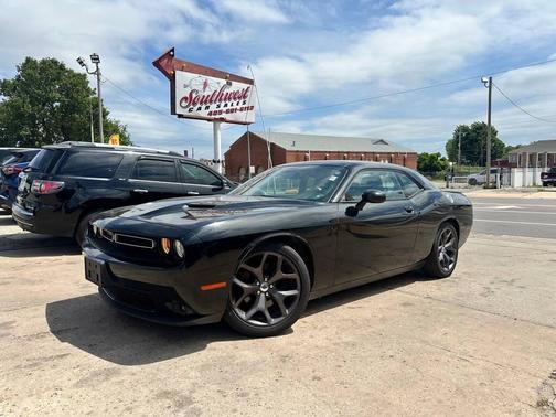 Pitch Black Clearcoat 2018 Dodge Challenger SXT