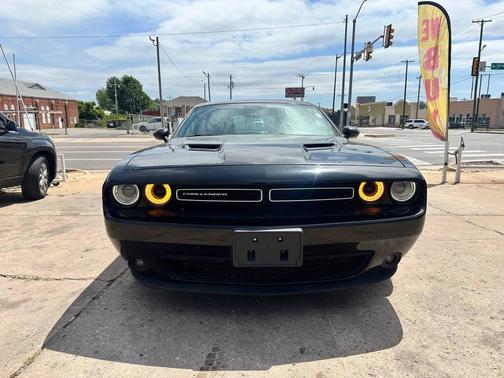 Pitch Black Clearcoat 2018 Dodge Challenger SXT