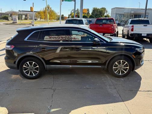 2019 Lincoln Nautilus Select