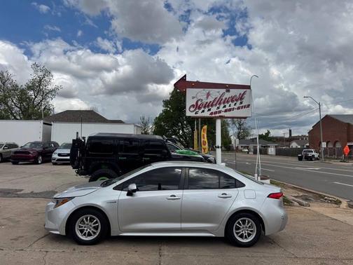Classic Silver Metallic 2021 Toyota Corolla Hybrid SE