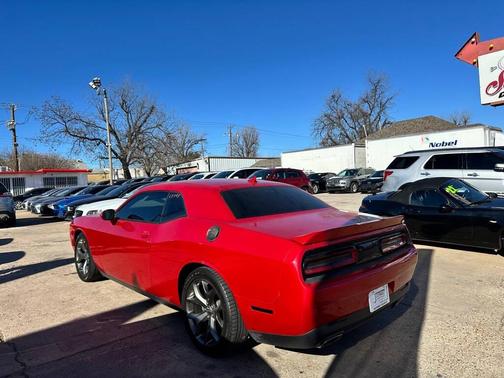 2016 Dodge Challenger SXT