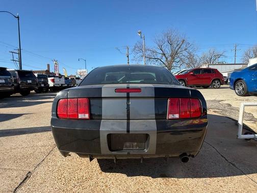 2005 Ford Mustang Deluxe