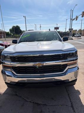 Summit White 2017 Chevrolet Silverado 1500 2LT