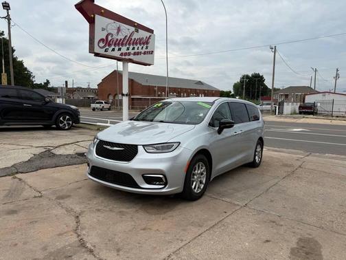 Silver Mist Clearcoat 2024 Chrysler Pacifica Touring L