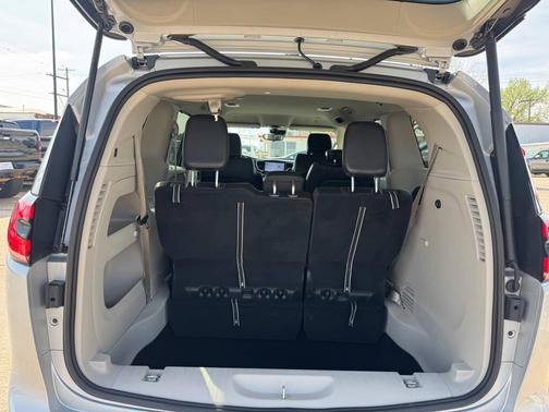 Silver Mist Clearcoat 2024 Chrysler Pacifica Touring L