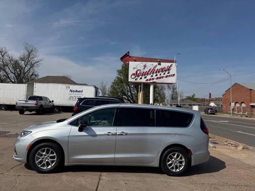 Silver Mist Clearcoat 2024 Chrysler Pacifica Touring L