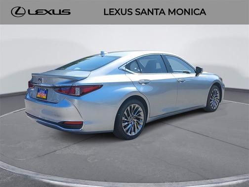 2025 Lexus ES 300h Luxury