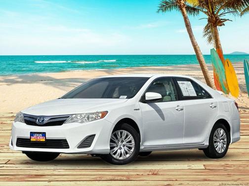 Super White 2014 Toyota Camry Hybrid LE